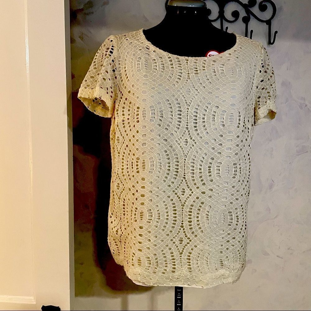 J. Crew creamy white fully lined lace top with button back at nape size 6
